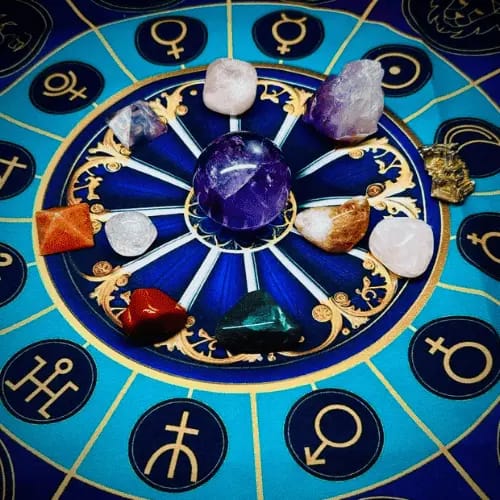 lise rigol tarologa tarot online baralho cigano cristais utilizados na limpeza energetica protecao e abertura de caminhos